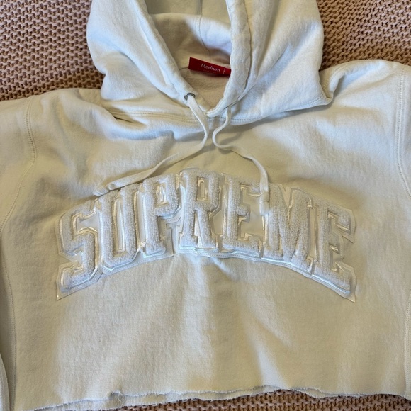 Reworked cropped supreme hoodie - Picture 2 of 5